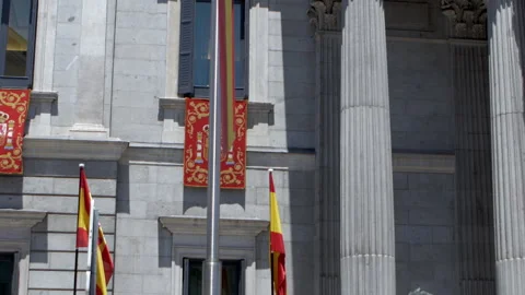 Spanish flags and ornate red banners drape across classical columns in front of Vídeos de archivo 311619014