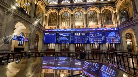 Spanish stock information evolution, Madrid, Spain - 04 Oct 2023 Foto stock