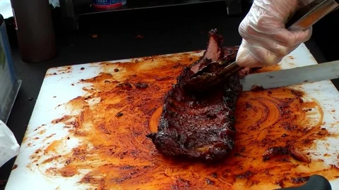 SPARE RIBS BEING CUT 스톡 동영상 171135801