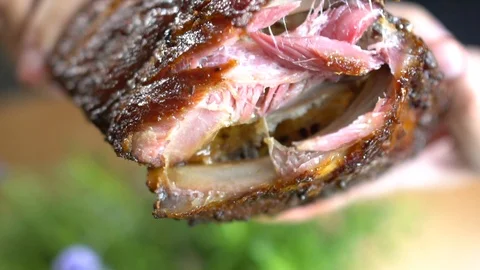 Spare Ribs Cracking Open Vídeos de archivo 92616144