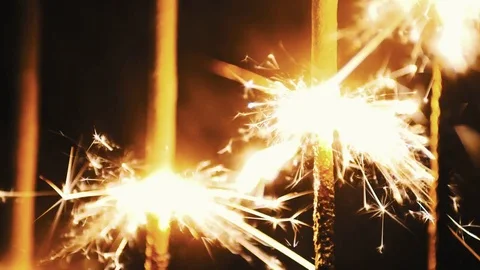 Sparkler on dark background Vidéo 73887151