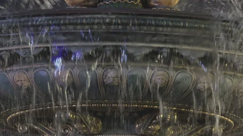 The sparkles but also the jets of water cover the Concorde fountain, night view Stock Footage 238005979