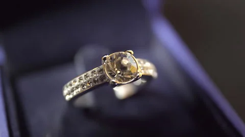 Sparkling crystal chaton silver ring. 4K UHD. Vídeos de archivo 51670901