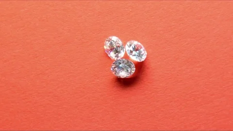 Sparkling diamonds on red background spinning Video stock 114374412