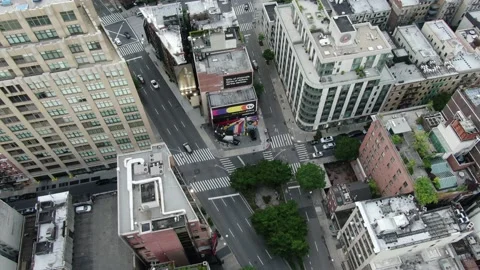 Sparse SoHo intersection and rooftops seen directly from above 库存影片 131265891