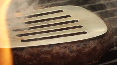 Spatula pressing on burger Stock Footage 219466674