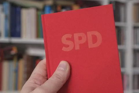  SPD Parteibuch mit Ansteck-Button Ich wähle SPD *** SPD party card with b.. Foto stock