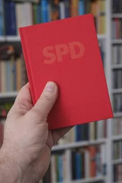  SPD Parteibuch mit Ansteck-Button Ich wähle SPD *** SPD party card with b.. Foto stock