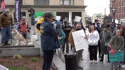 Speaker bashes COVID-19 rules Vidéo 128664637