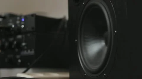 Speaker moving 库存影片 21240760