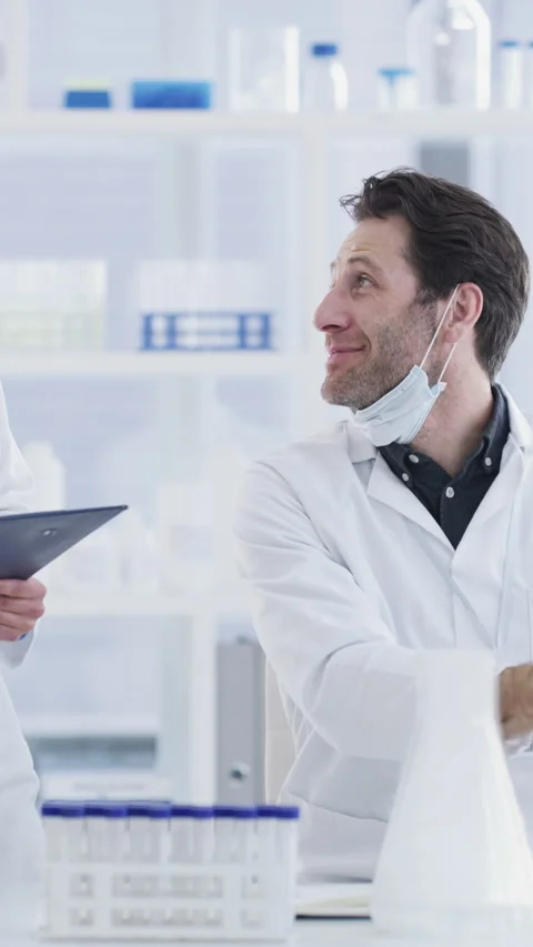 Speaking, science and people with microscope in lab, chemical compound 库存影片 331577422