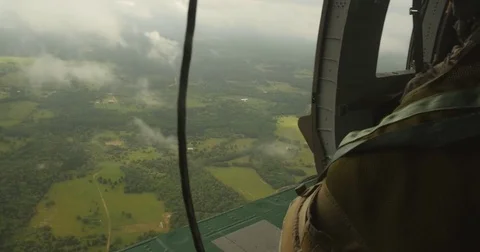 Special Forces jumping out of helicopter Video stock 83998176