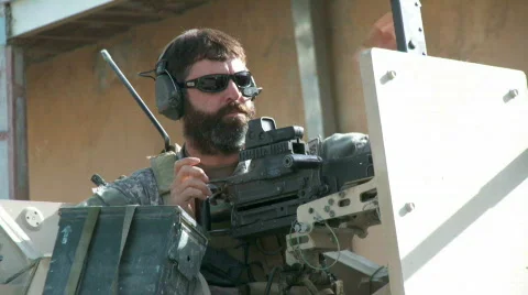 Special Forces Operator getting a 50ca ready to go on a patrol (HD) m 스톡 동영상 387306