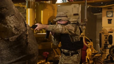 Special forces in search of terrorists. Video stock 117175670