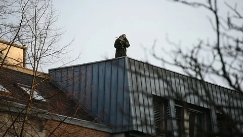 Special forces sniper securing a perimeter from a rooftop 스톡 동영상 101651241