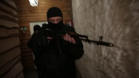 Special forces soldiers seize the building Stock Footage 81908385