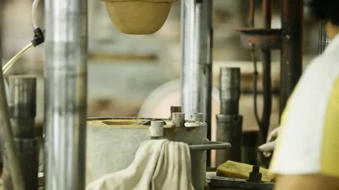 Special machine for utensils bowls under production process in a factory. 스톡 동영상 76507853