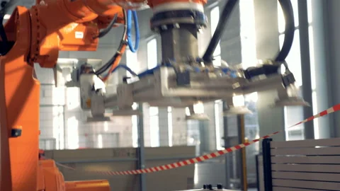 Special robotic arm uses suction cups to drag big panels at a factory. Vidéo 94833424