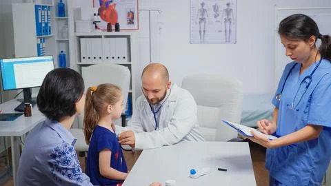 Specialist doctor checking the evolution of flu Stockfoto's