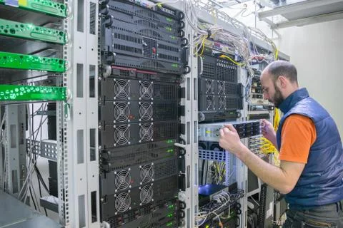 Specialist makes a backup copy of the computer database. Technician repairs t 库存照片