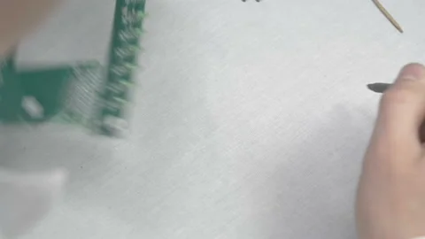 The specialist prepares the case of the chip Video stock 106188460