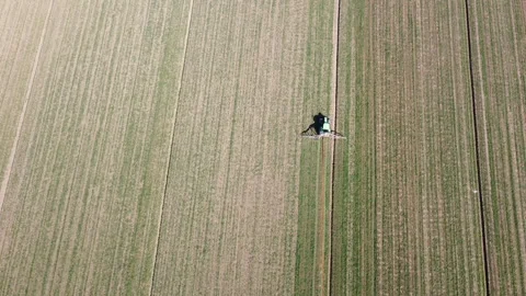 Specialized agricultural machine for the distribution of slurry on the ground Video stock 149628577