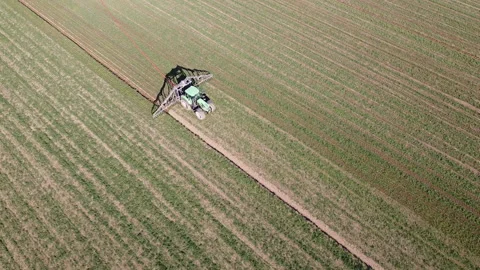Specialized agricultural machine for the distribution of slurry on the ground Vídeos de archivo 149948894