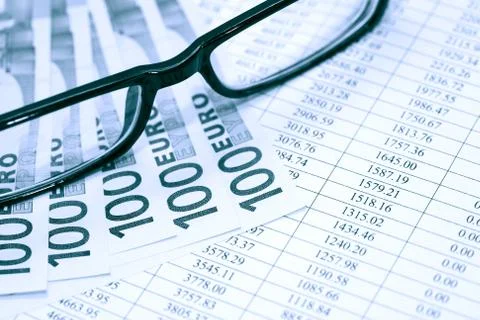 Spectacles On Money Stock-Fotos