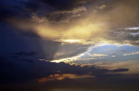 Spectacular Clouds and Light on a Sunset Over Lake Michigan Stockfoto's