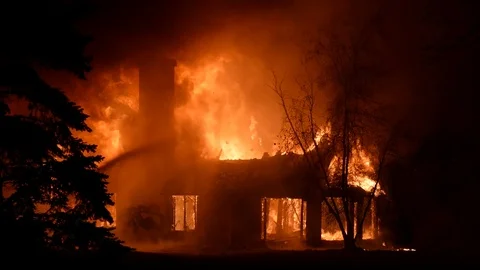Spectacular fully involved fire rips through large house at night Stock Footage 82152940
