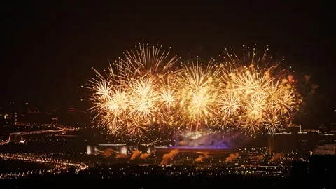 Spectacular Golden Fireworks Exploding Over Chengdu Cityscape Sichuan China Stockbeeldmateriaal 346573908