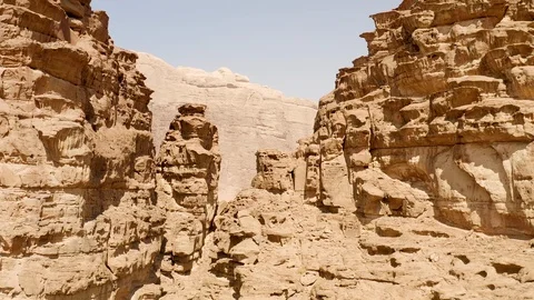 Spectacular mountain range in the desert of Wadi Rum in Jordan. Stock Footage 125760472