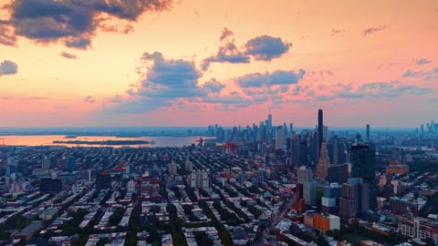 Spectacular pink sky with fluffy clouds over the scenery of New York City, USA. Stock Footage 344602960