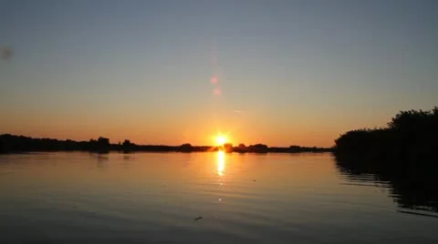 Spectacular sunset over the lake Video stock 12518334