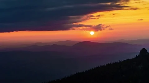Spectacular sunset over mountain range in Sheregesh, Siberia 4k time-lapse Stock Footage