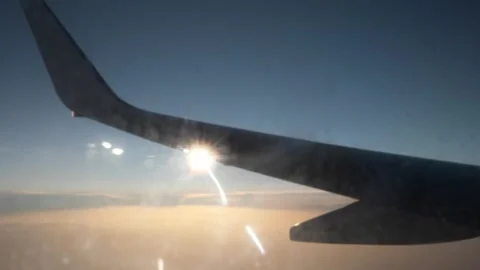 Spectacular view from passenger window airplane wing during flyght.MOV 스톡 동영상 289511352