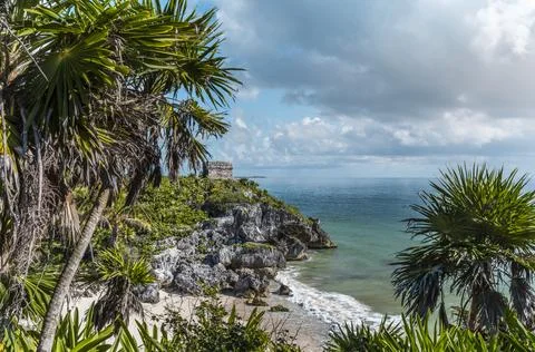Spectacular view of the Temple of the Wind in Tulum, facing the sea with pr.. Stock Photos