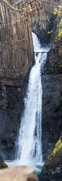 Spectacular waterfall between basaltic columns Foto stock