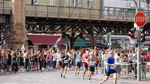 Spectators And Runners At Berlin Marathon 2018 In Berlin, Germany Stock Footage 101545595