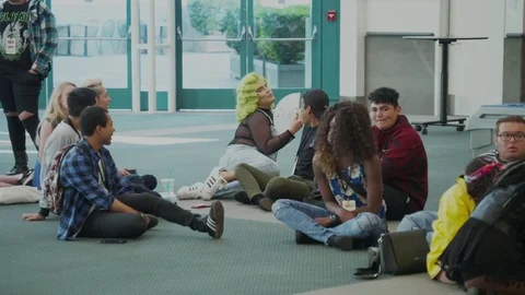 Spectators having fun at RuPaul's DragCon event 動画素材 84507884