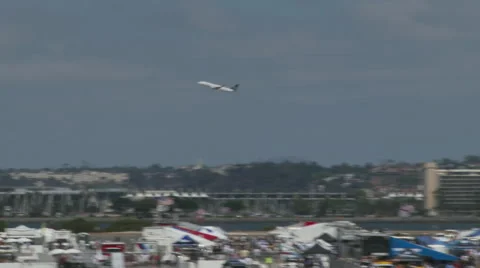 Spectators as plane takes off Stock Footage 49620083