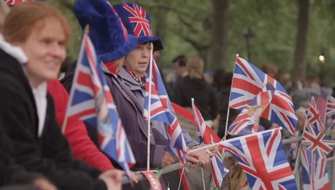 Spectators prepare for Royal Wedding Видео 5035569