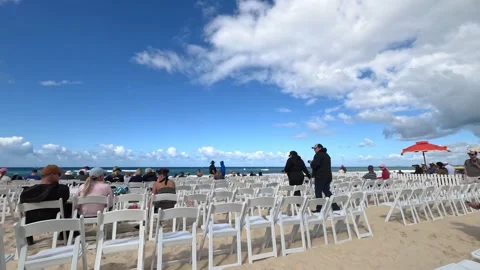 Spectators Seated on White Chairs at Surfers Paradise Beach Event Vídeos de archivo 345013553