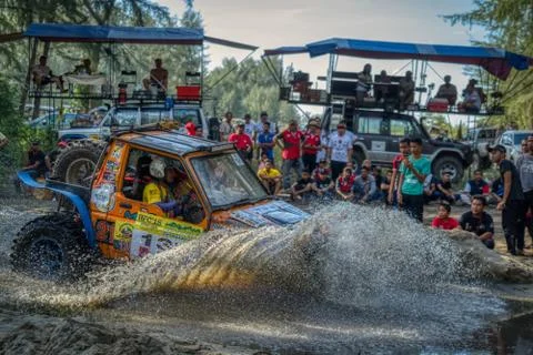 Spectators watching the Rainforest Challenge Stock Photos