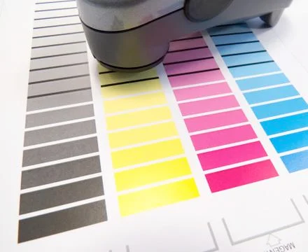 Spectrometer On Colour Chart 스톡 사진