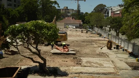 Sped up digger and workforce 4K Stock Footage 326268618