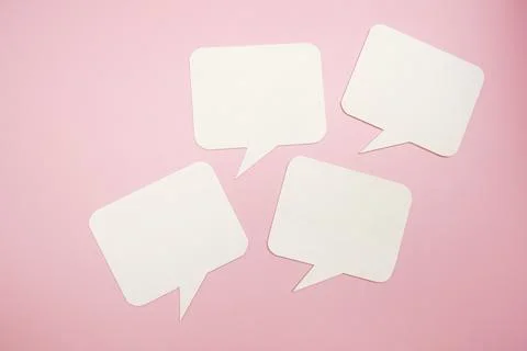 Speech bubble on pink background, Social media marketing concept Foto stock