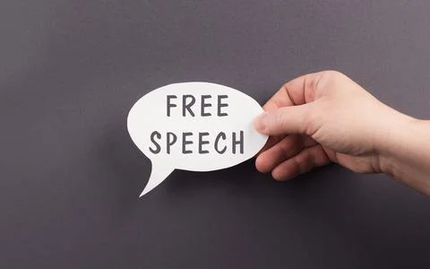 Speech bubble with the words free speech, cancel culture, having a different Foto stock