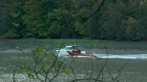 Speed boat checking another Vídeo Stock 44499131