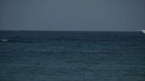 Speed boat on ocean Stock-Footage 986825